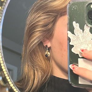 Beautiful antique gold drop earrings with black pearls✨